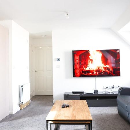 Stunning Two-Bedroom Apartment At A3Ree, Free Parking, Near Cribbs Causeway Mall Bristol Ngoại thất bức ảnh