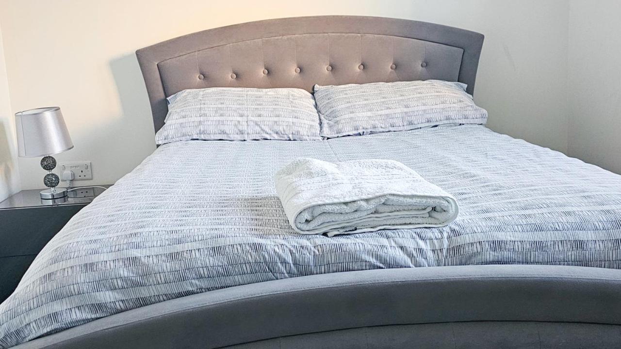 Stunning Two-Bedroom Apartment At A3Ree, Free Parking, Near Cribbs Causeway Mall Bristol Ngoại thất bức ảnh